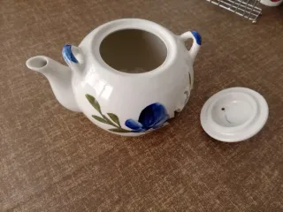 Tetera de cerámica pintada a mano