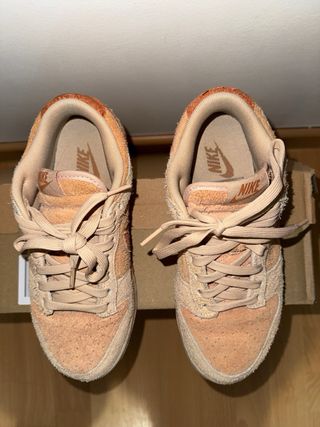 Zapatillas Nike Beige y Naranja