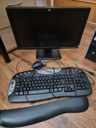 Ordenador HP Torre Intel Core 2. Monitor y teclado