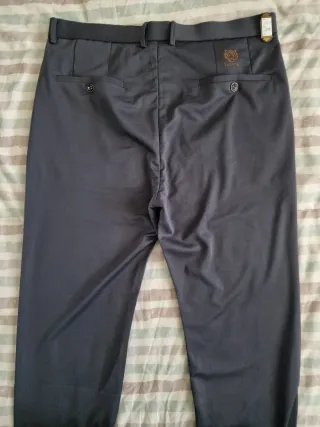 Pantalón de hombre totalmente nuevo