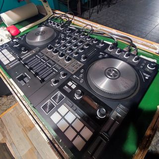 Controlador DJ Traktor S4 MK3 4 Canales impecable