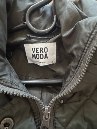 Chaqueta Vero Moda verde acolchada