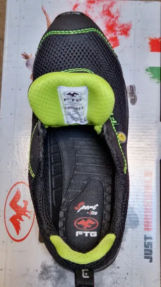 Zapatos de seguridad TFG negros y verdes