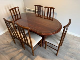 Mesa de comedor madera y cristal y 6 sillas