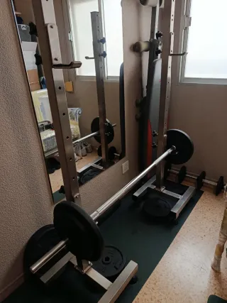 Rack, banco, barra y discos gimnasio