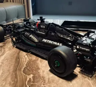 Maqueta Mercedes F1 W14