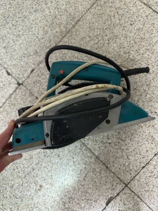 Cepillo Eléctrico Makita N1923B