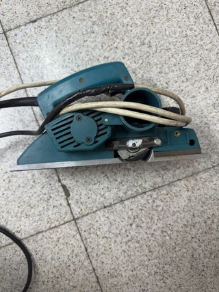 Cepillo Eléctrico Makita N1923B