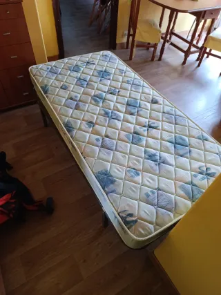 Colchón de muelles reforzados de 180x90 cm