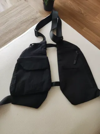 Marsupio Piquadro nero sotto giacca