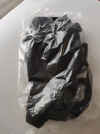 Marsupio Piquadro nero sotto giacca