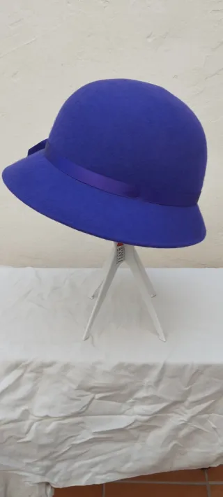 Sombrero morado mujer ala asimétrica, talla M