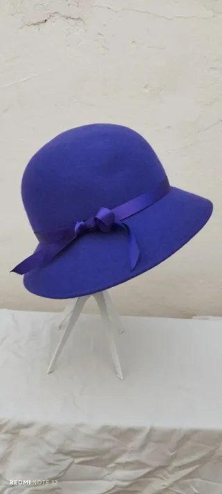 Sombrero morado mujer ala asimétrica, talla M
