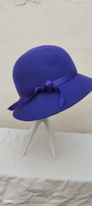Sombrero morado mujer ala asimétrica, talla M
