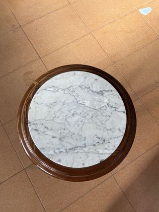 Mesa auxiliar redonda de mármol y madera