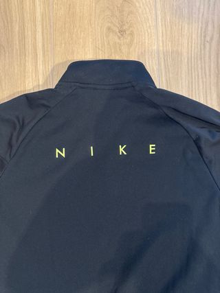 Sudadera Nike modelo DRI-FIT