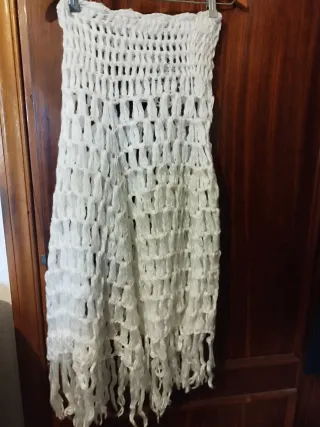 Poncho tejido color crema casi blanco