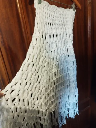 Poncho tejido color crema casi blanco