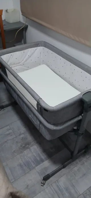 Minicuna gris con colchón