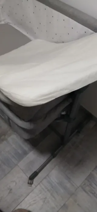 Minicuna gris con colchón