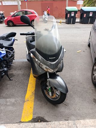 Suzuki Burgman 125 gris