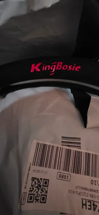 Coprivolante auto nero con inserti rossi