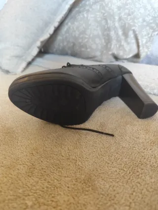 Zapato de tacón negro mujer