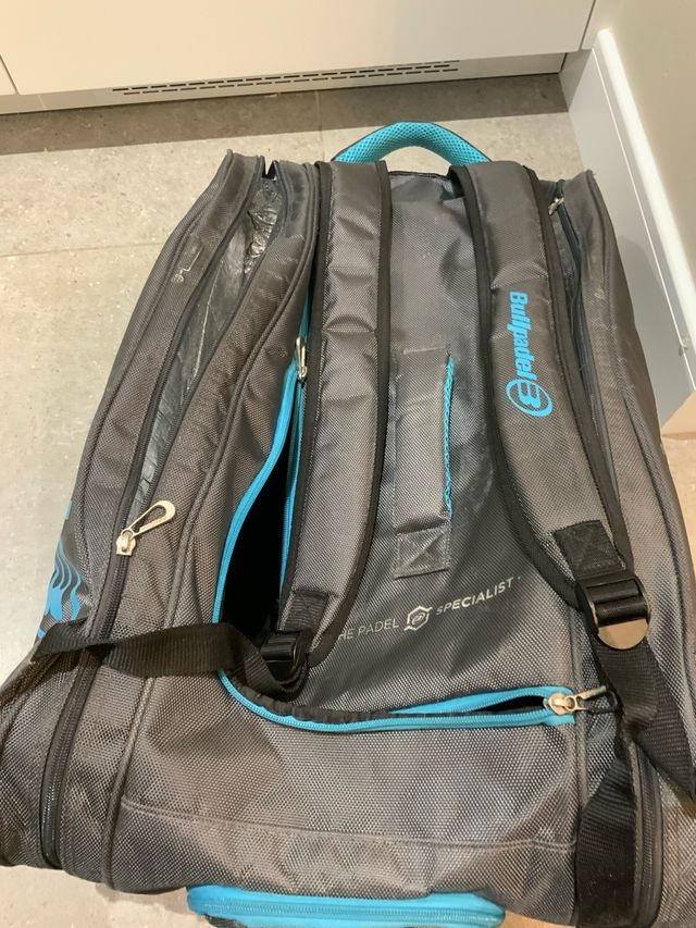 Mochila Padel Bullpadel Negra y Turquesa