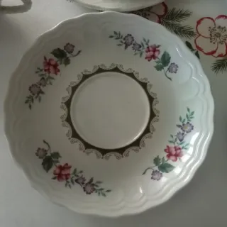 Juego de tazas y platos.