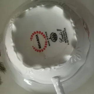 Juego de tazas y platos.