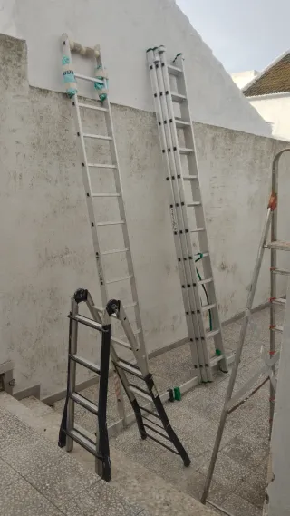 Alquiler Andamio con ruedas azul