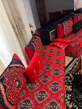 Salón Marroquí Terciopelo Rojo y Negro