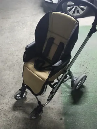 Carrito de bebé Bebecar tres piezas .