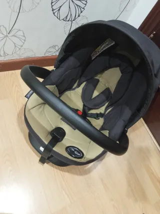 Carrito de bebé Bebecar tres piezas .