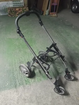 Carrito de bebé Bebecar tres piezas .