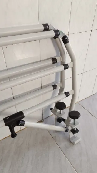 Barandilla abatible para cama