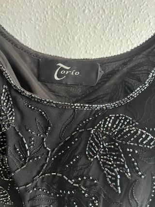 Blusa tirantes pedrería negra y plateada