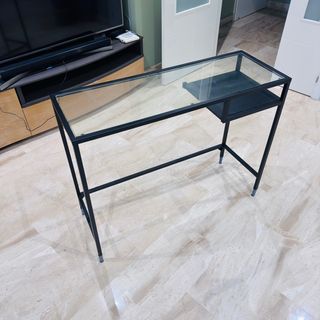 Mesa de cristal y metal negra