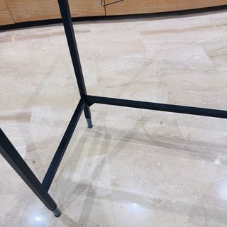 Mesa de cristal y metal negra