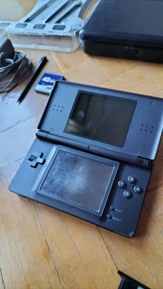 Nintendo DS Negra + Accesorios