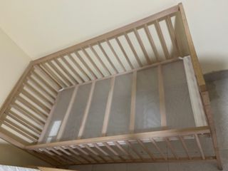 Cuna de bebé con colchón