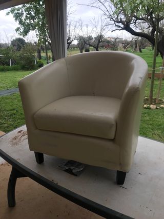 Sillón Polipiel Blanco con rozaduras ,rotura 4 cm