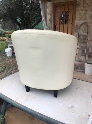Sillón Polipiel Blanco con rozaduras ,rotura 4 cm