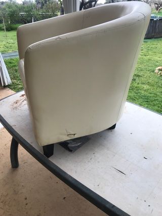 Sillón Polipiel Blanco con rozaduras ,rotura 4 cm