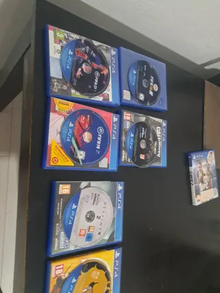 PS4 Slim 800GB + 2 Mandos y 7 juegos 300 o 295