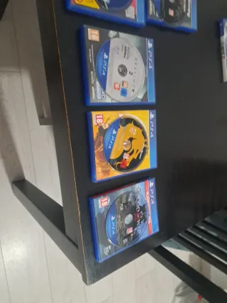 PS4 Slim 800GB + 2 Mandos y 7 juegos 300 o 295