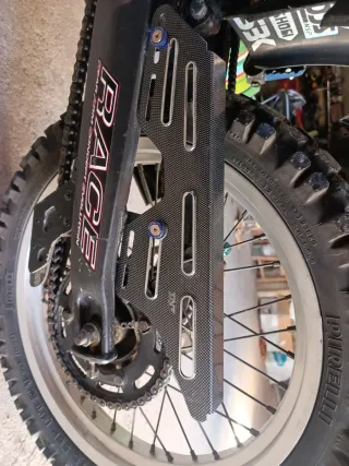 Protector de cadena moto tnt