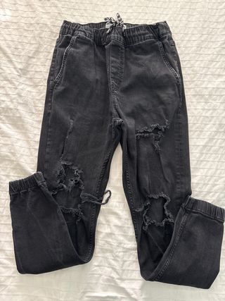 Pantalones Bershka negros rotos