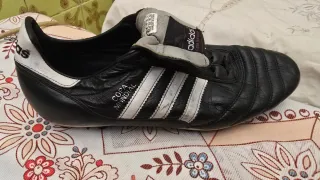Botas de fútbol Adidas Predator y Copa Mundial