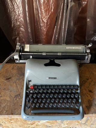 Máquina de escribir Olivetti Lexicon 80